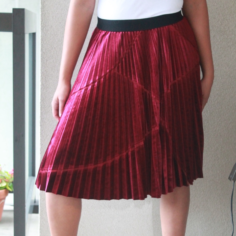 SKIRT - Picture 2 of 2